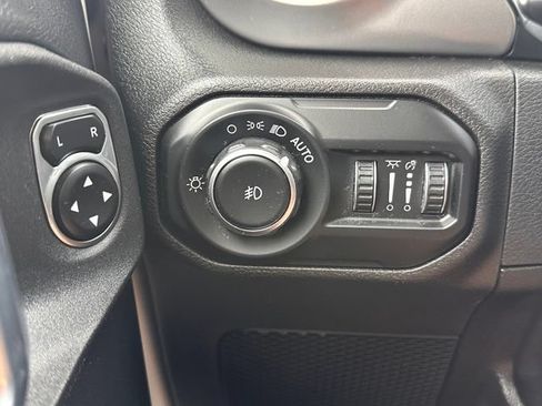 Used 2021 Jeep Wrangler Sport AWD/4WD image 17