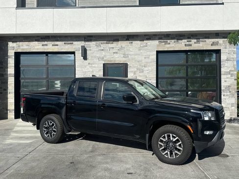 Used 2022 Nissan Frontier SV AWD/4WD image 1