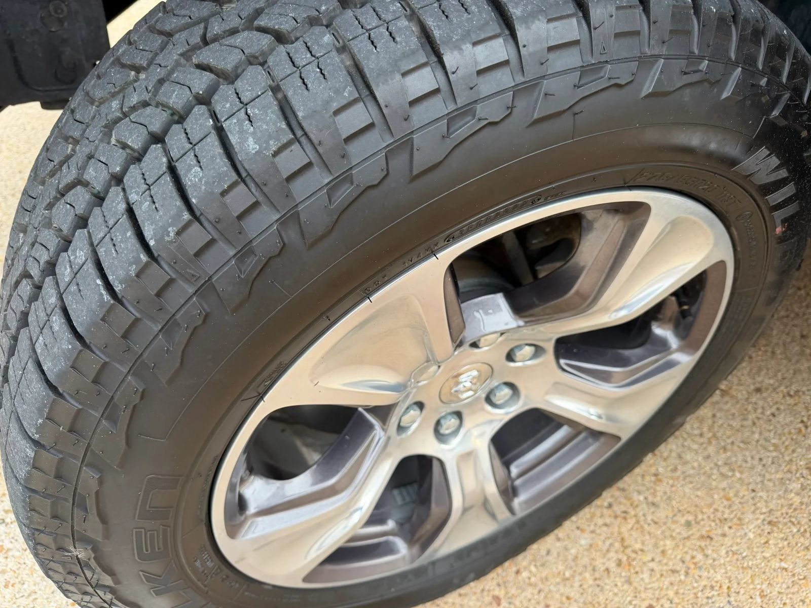 Used 2023 RAM 1500 Laramie AWD/4WD image 34