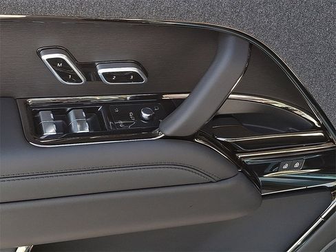 New 2025 Land Rover Range Rover Sport Dynamic SE image 9