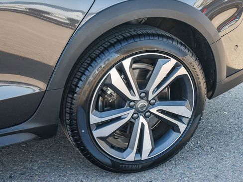 Used 2025 Volvo V60 B5 Cross Country Plus image 10