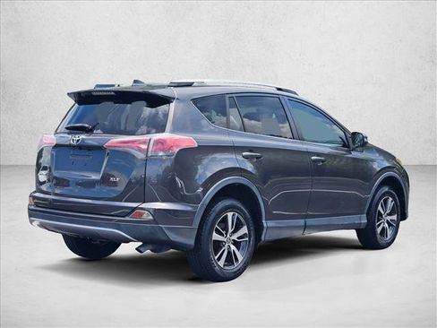 Used 2017 Toyota RAV4 XLE FWD image 5
