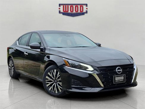Used 2024 Nissan Altima 2.5 SV image 1