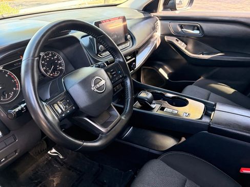 Certified 2025 Nissan Rogue SV FWD image 17