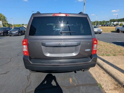 Used 2016 Jeep Patriot Latitude FWD image 6