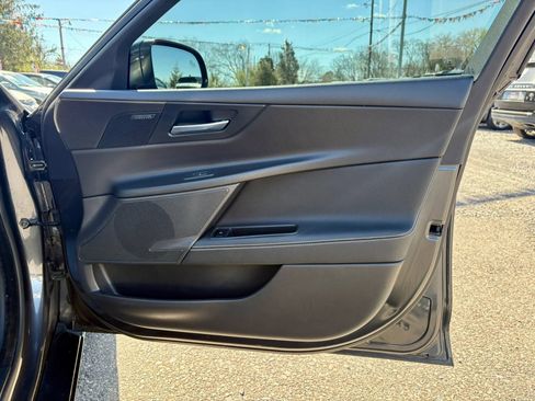 Used 2018 Jaguar XE S image 10