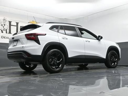 New 2026 Chevrolet Trax LT w/ Sunroof Package FWD image 11
