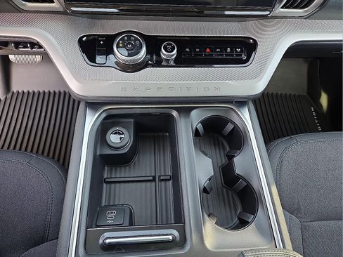 New 2026 Ford Expedition Active image 25