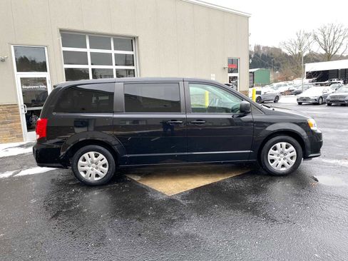 Used 2018 Dodge Grand Caravan SE image 16