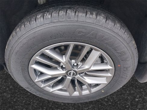 Used 2023 Nissan Rogue S image 7