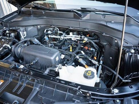 Used 2024 Ford Explorer XLT w/ Equipment Group 202A image 34