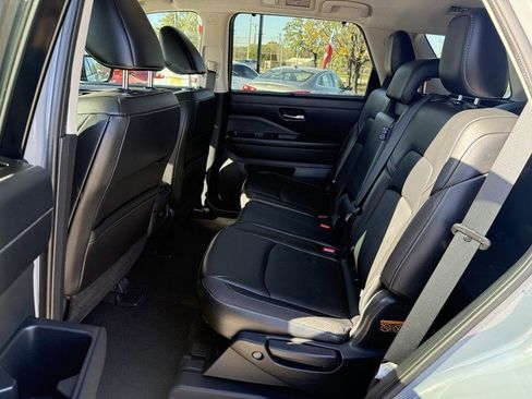 Used 2022 Nissan Pathfinder SL image 11