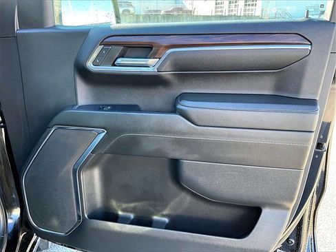 Used 2024 GMC Sierra 1500 SLT image 12