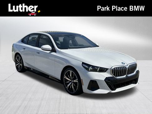 New 2026 BMW 550e xDrive image 1