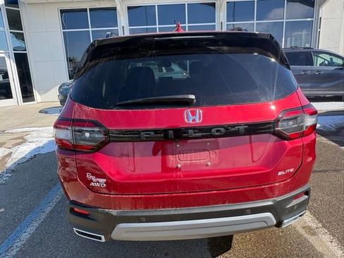 Certified 2025 Honda Pilot Elite image 4