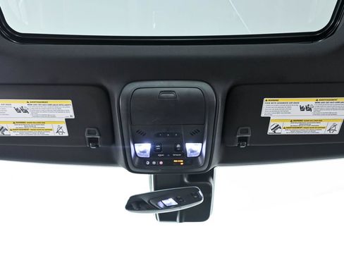 Used 2019 Cadillac XT4 Sport w/ Cold Weather Package FWD image 21
