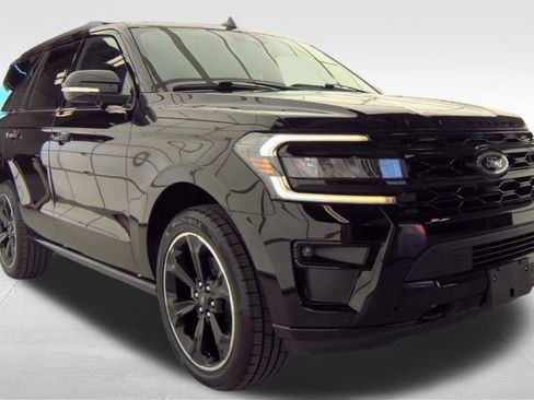 Used 2023 Ford Expedition Limited AWD/4WD image 3