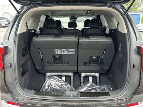 New 2025 Kia Carnival FWD image 32