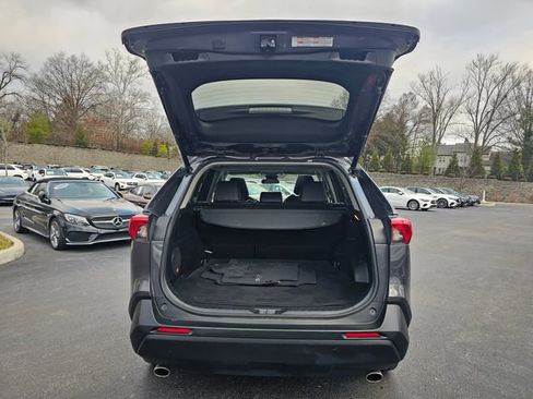 Used 2020 Toyota RAV4 XLE Premium image 10