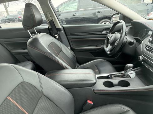 Used 2022 Nissan Altima 2.5 SR w/ Midnight Edition Package image 15