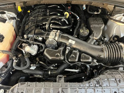 Used 2023 Jeep Grand Cherokee L Laredo image 29