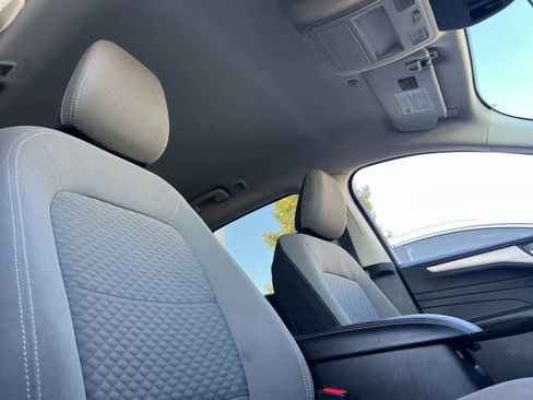 Used 2021 Ford Escape SE image 17