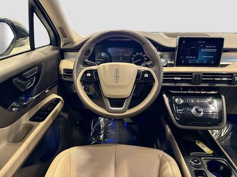 Used 2022 Lincoln Corsair AWD w/ Premium Package image 18