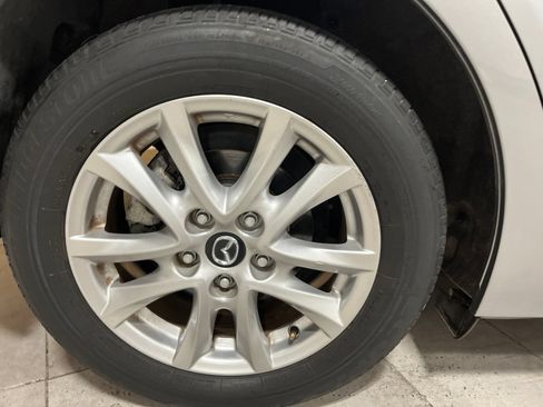 Used 2014 MAZDA MAZDA3 i Touring w/ Moonroof Package 1 FWD image 11