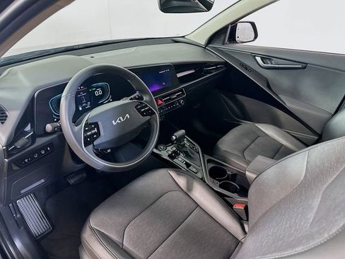 Used 2023 Kia Niro SX image 13
