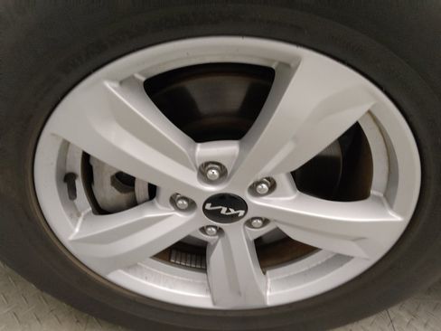Used 2023 Kia Sorento LX FWD image 31