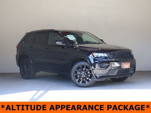 Used 2021 Jeep Grand Cherokee Laredo X AWD/4WD image 2