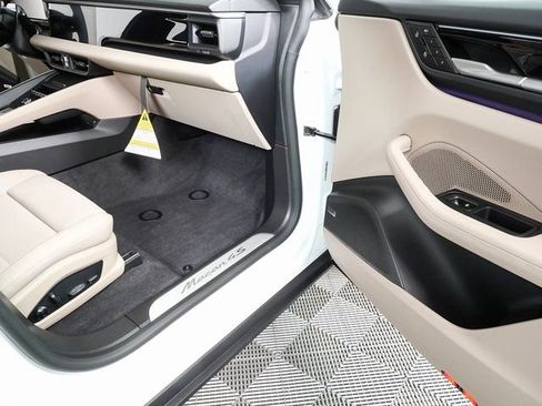 New 2026 Porsche Macan 4S Electric AWD/4WD image 27