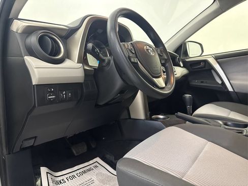 Used 2015 Toyota RAV4 LE FWD image 27