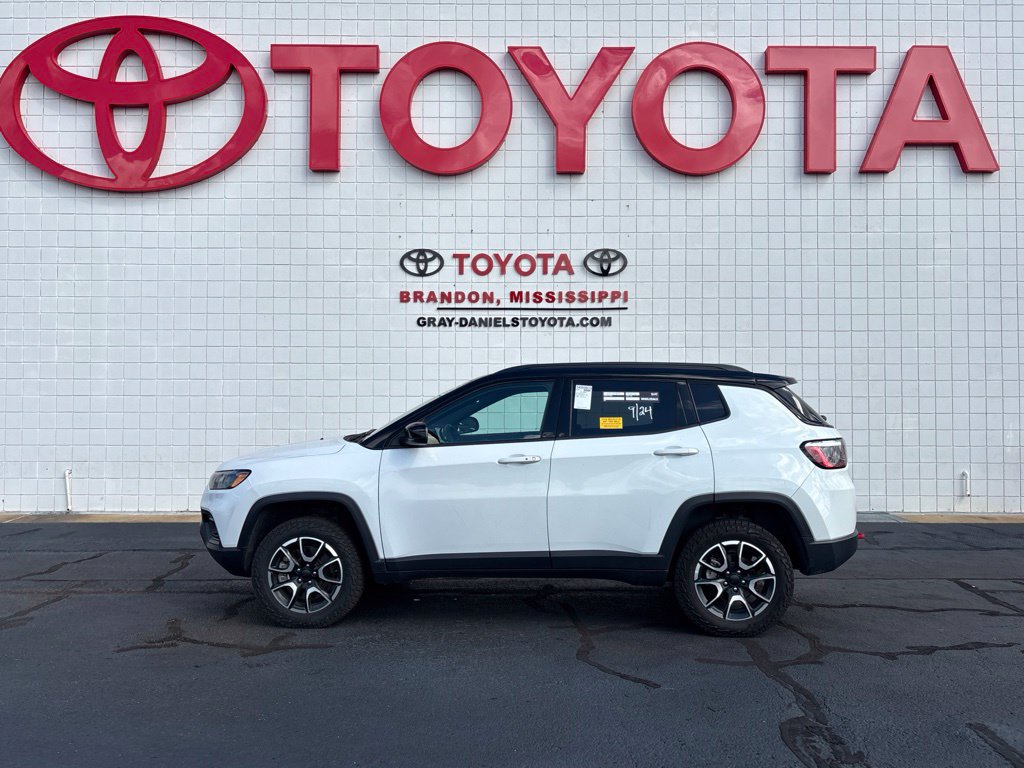Used 2024 Jeep Compass Trailhawk AWD/4WD image 5