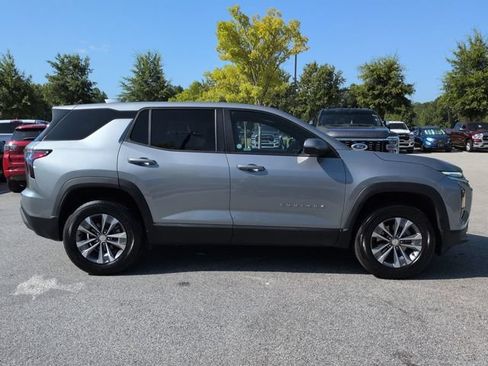 Used 2026 Chevrolet Equinox LT FWD image 3