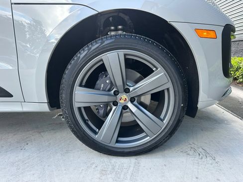 Used 2026 Porsche Macan AWD/4WD image 15