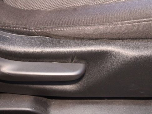 Used 2023 Chevrolet Traverse LT image 12