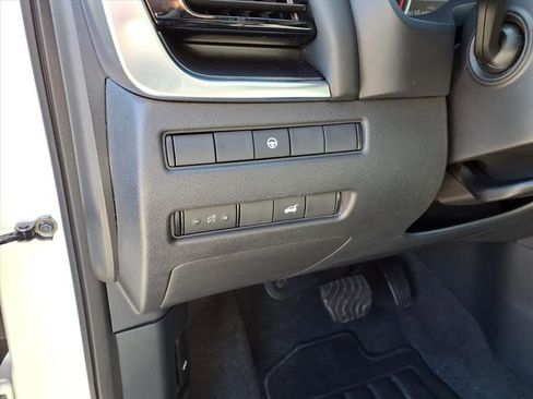 Used 2023 Nissan Rogue SV w/ SV Premium Package image 18