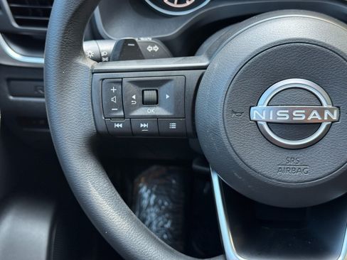 Used 2022 Nissan Rogue S FWD image 18