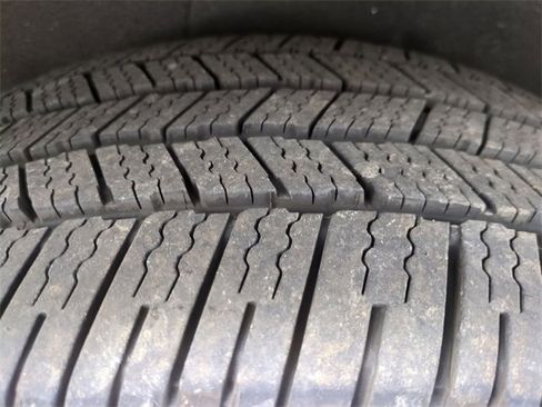 Used 2021 GMC Yukon XL Denali image 7