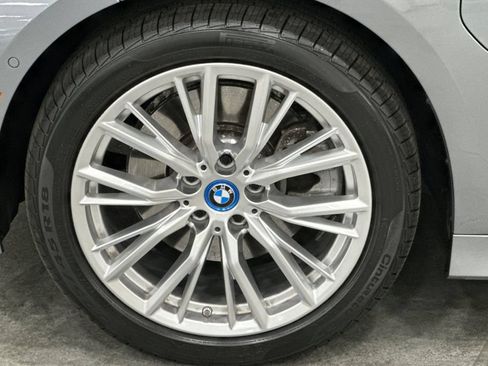 Used 2024 BMW 330e w/ Convenience Package RWD image 32