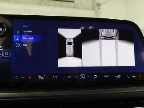 Used 2024 Chevrolet Traverse LT w/ Midnight/Sport Edition image 29