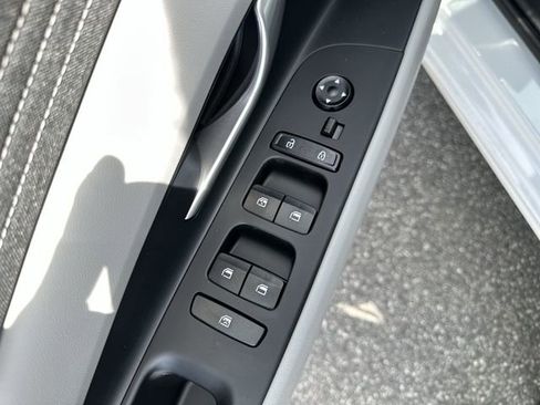 New 2026 Hyundai Elantra Limited FWD image 29