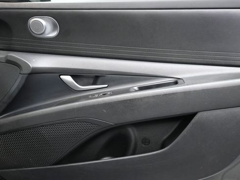 Certified 2025 Hyundai Elantra SE image 11