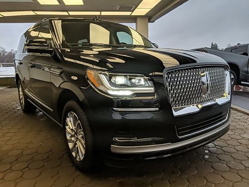 Certified 2024 Lincoln Navigator Premiere image 3