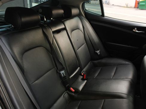 Used 2018 Kia Stinger Premium RWD image 20