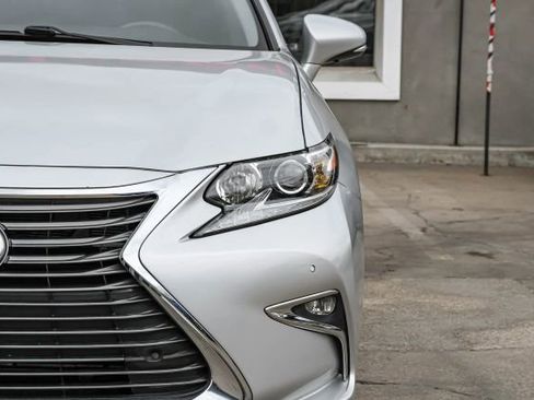 Used 2016 Lexus ES 300h image 56