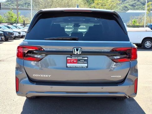 New 2026 Honda Odyssey Touring image 5