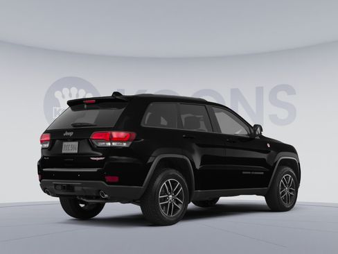 Used 2017 Jeep Grand Cherokee Altitude AWD/4WD image 4