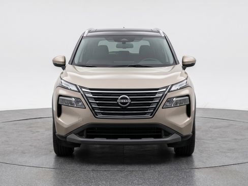 Used 2025 Nissan Rogue SV FWD image 2